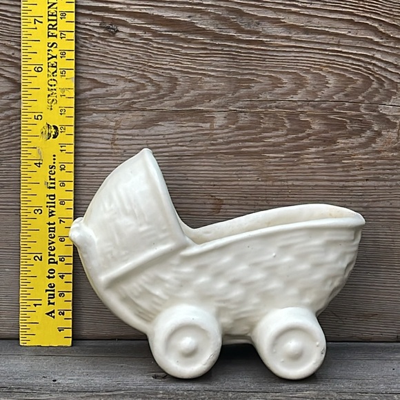 Vintage White Pottery Baby Shoe and Bassinet Indoor Planters :: Lot of 2 - Picture 12 of 16